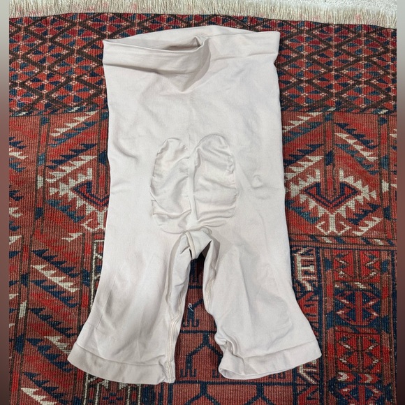 SKIMS Maternity Shapewear - Picture 2 of 4